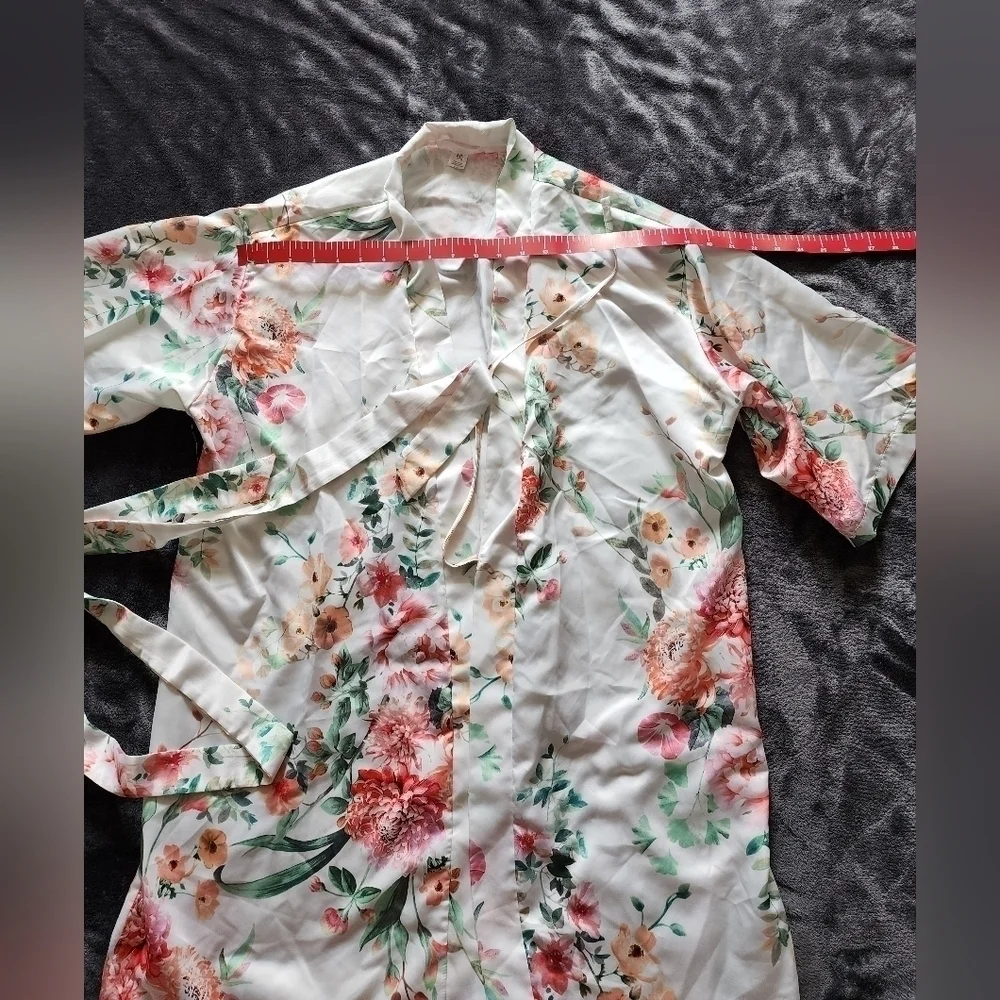 WOMEN'S sexy kimono/ robe with flower all over print size L / XL